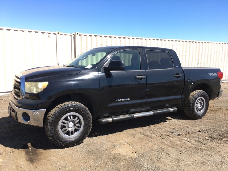 2010-toyota-tundra-sr5-image-1