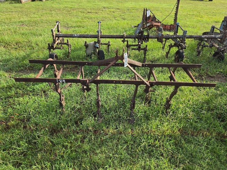 184---8-row-cultivator-image-2