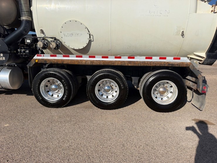 2024-kenworth-t880-image-14