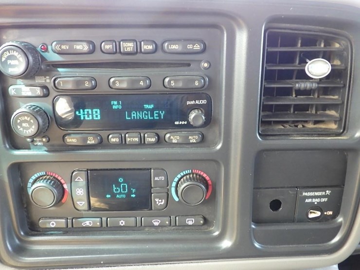 2004-chevrolet-2500hd-image-25