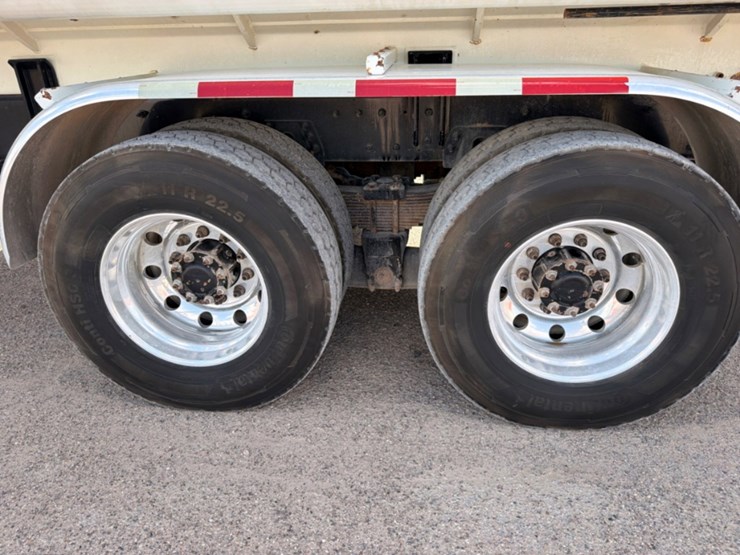 2009-peterbilt-367-image-9