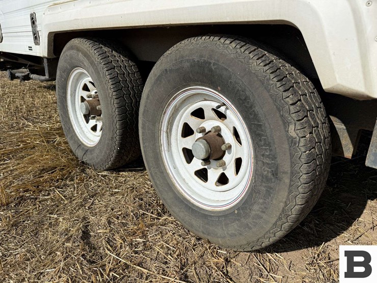 2002-tahoe-transport-21'-toy-hauler-travel-trailer-image-23