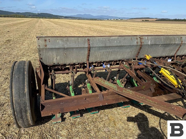 van-brunt-grain-drill-image-28
