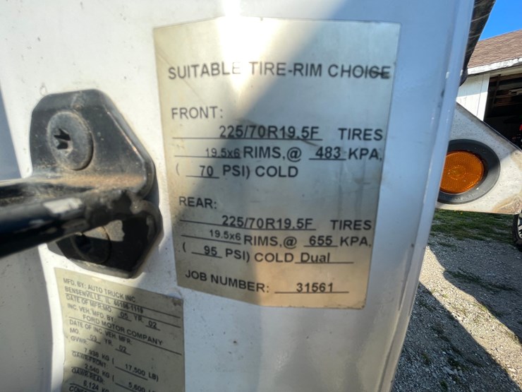 2002-ford-f550-xl-image-35