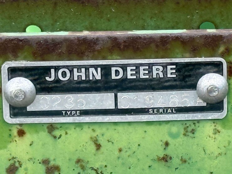 john-deere-235-image-12