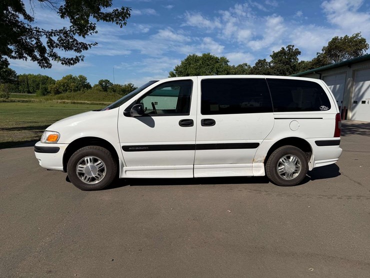 2005-chevrolet-venture-image-2