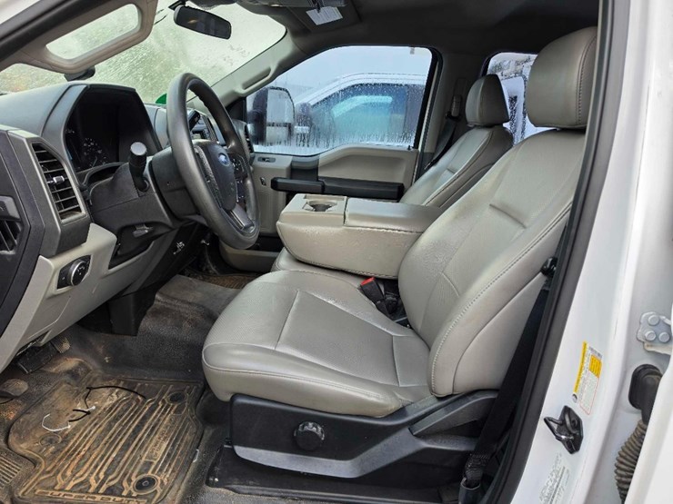2021-ford-f250-xl-image-13