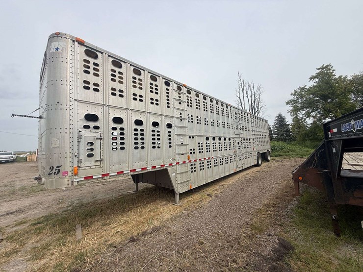 2003-wilson-livestock-trailer-image-1