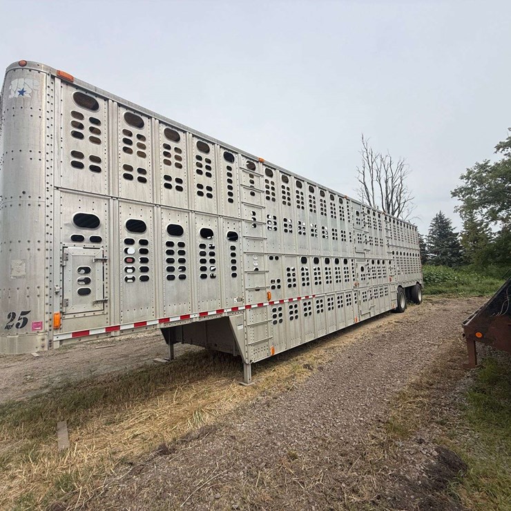 2003 WILSON LIVESTOCK TRAILER