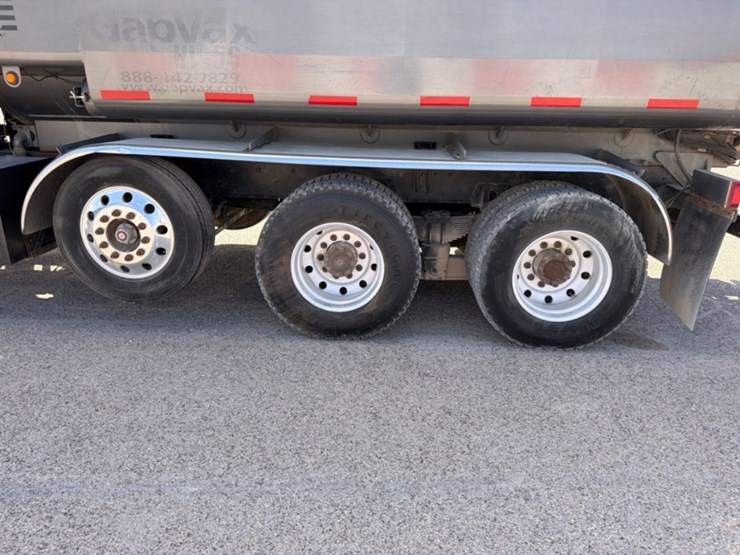 2018-peterbilt-367-image-11