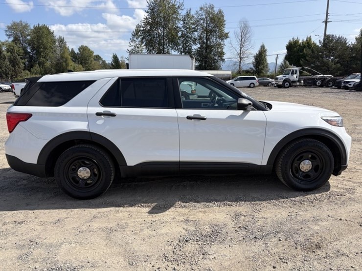 2020-ford-explorer-image-3