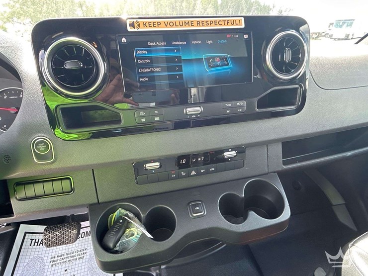 2021-mercedes-benz-sprinter-4500-image-18