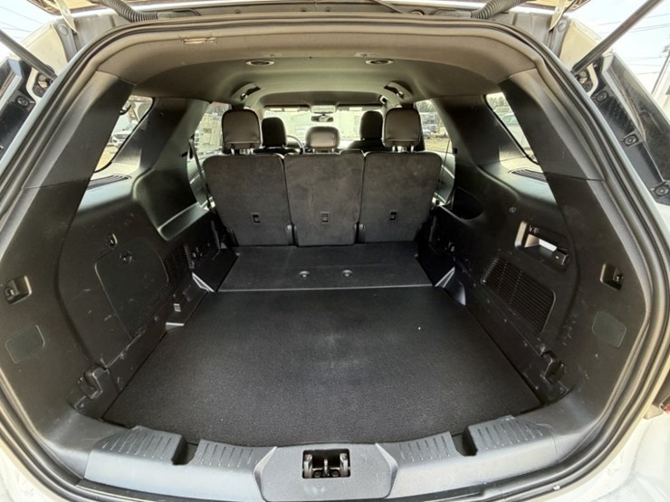 2020-ford-explorer-image-21