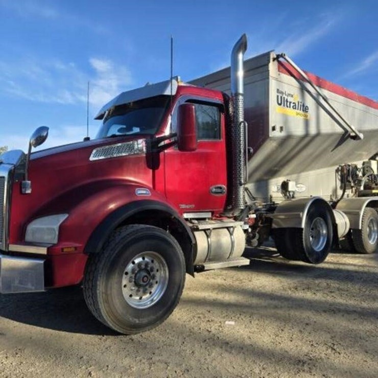 2016 KENWORTH T880