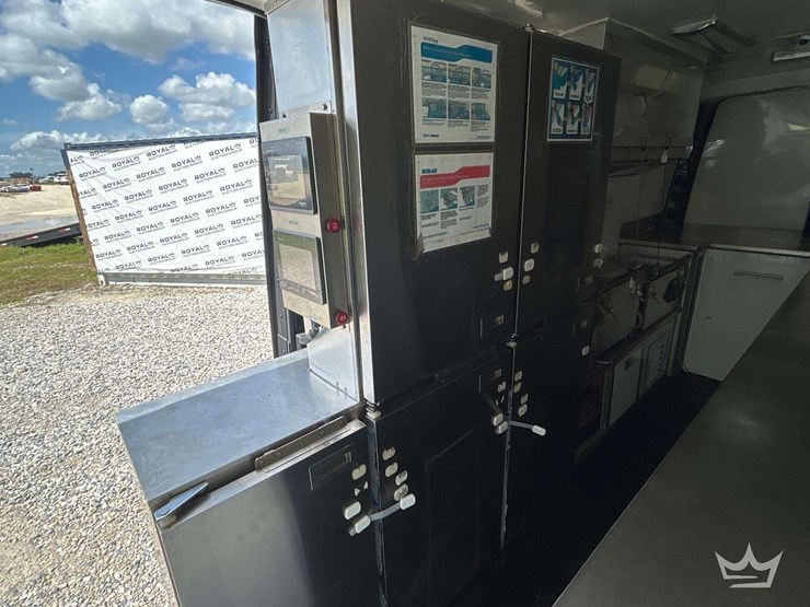 2021-mercedes-benz-sprinter-4500-image-33