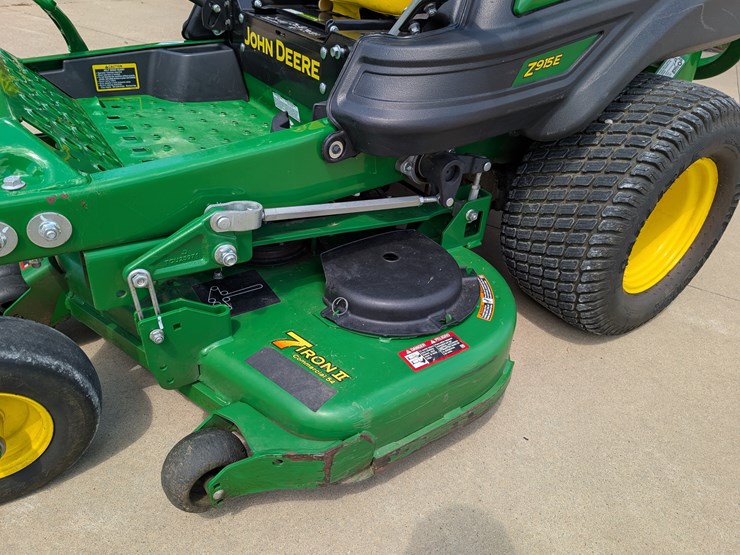 2019-john-deere-z915e-image-11