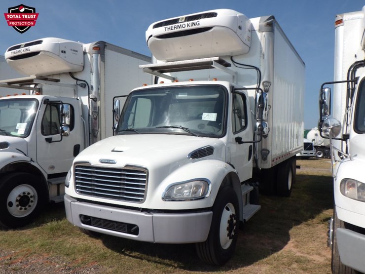 2020-freightliner-m2-106-image-1
