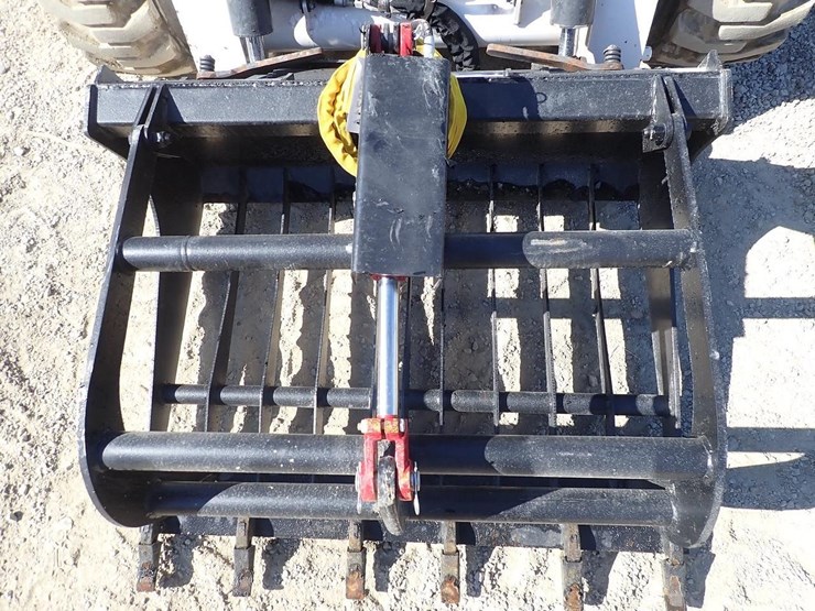 wildcat-48"-skid-steer-skeleton-tooth-grapple-image-7