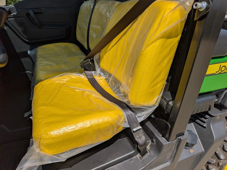 2019-john-deere-gator-image-46