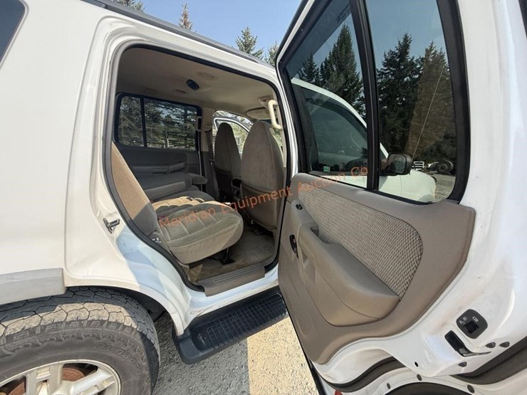 2002-ford-explorer-xlt-image-32
