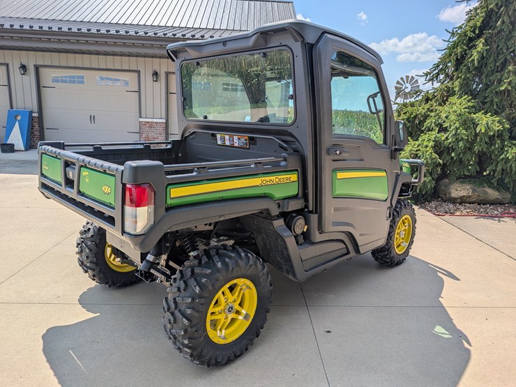 2019-john-deere-gator-image-4