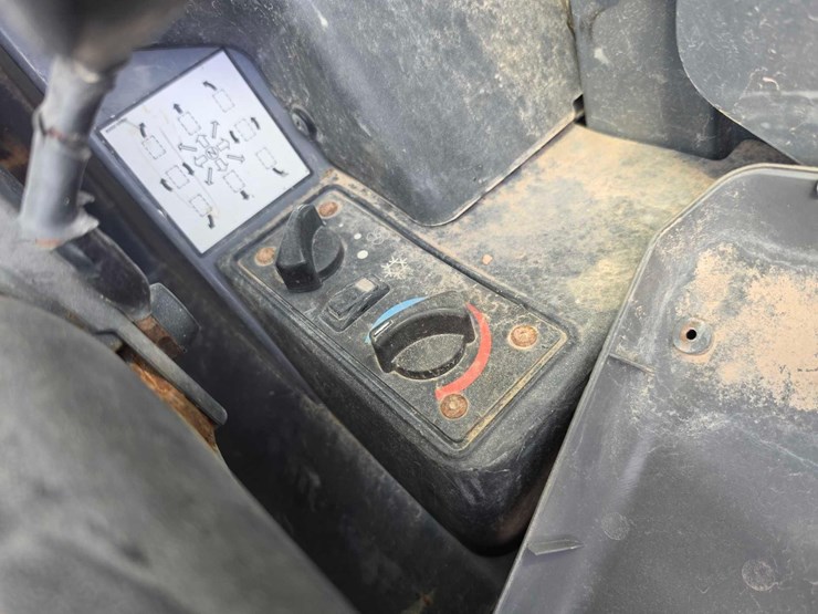 2008-takeuchi-tl8-image-18