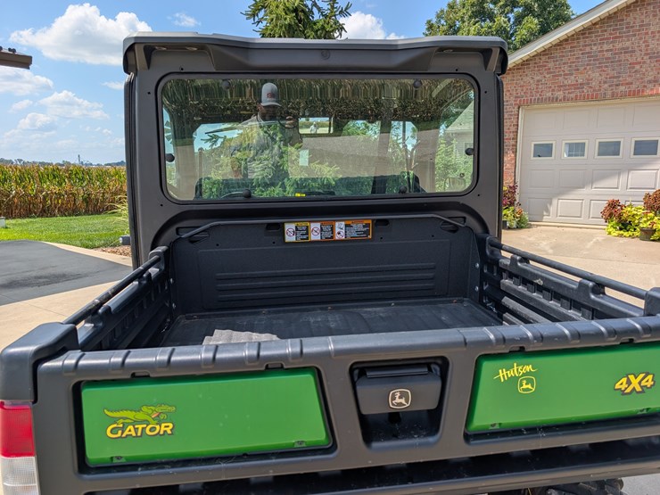2019-john-deere-gator-image-25