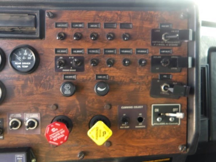 1997-peterbilt-379-image-29