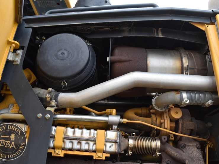 2010-deere-670g-image-32