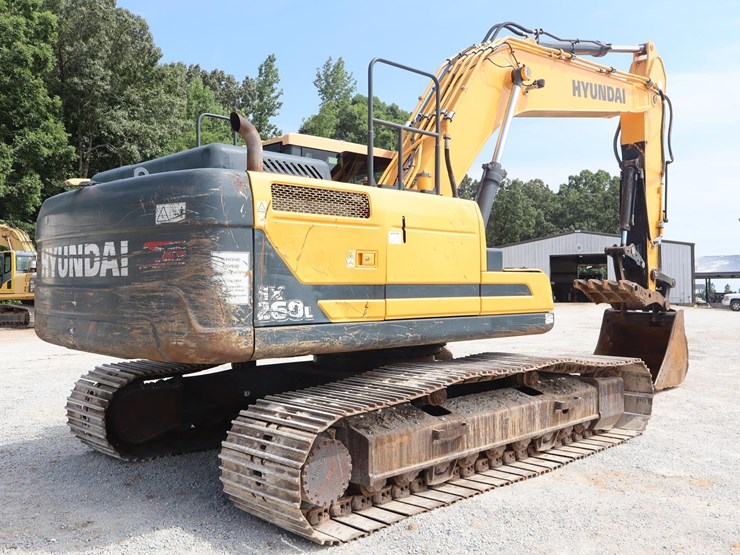 2019-hyundai-hx260l-image-5
