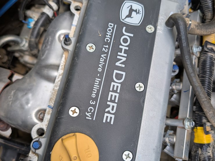 2019-john-deere-gator-image-40
