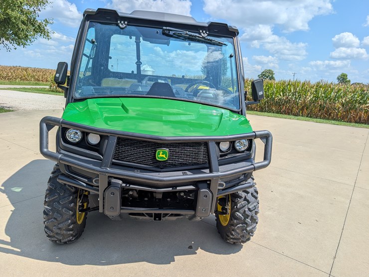 2019-john-deere-gator-image-6