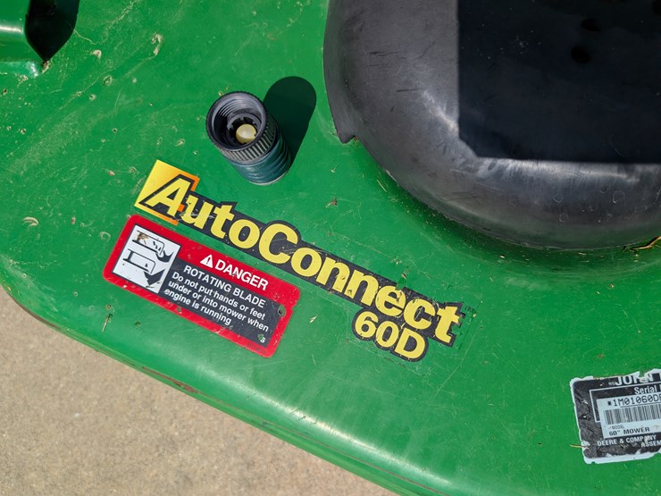 2012-john-deere-1026r-image-31