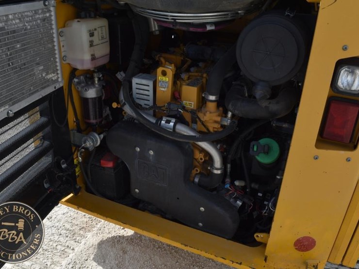 2015-caterpillar-287d-image-34