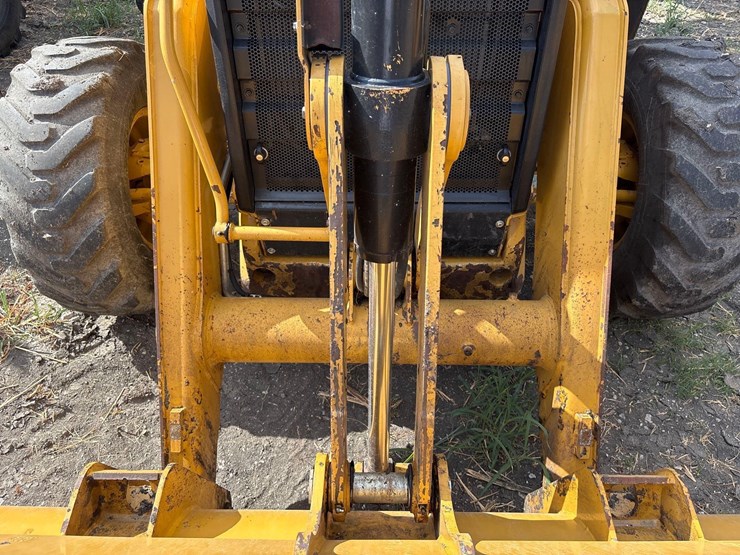 2023-caterpillar-416-image-14