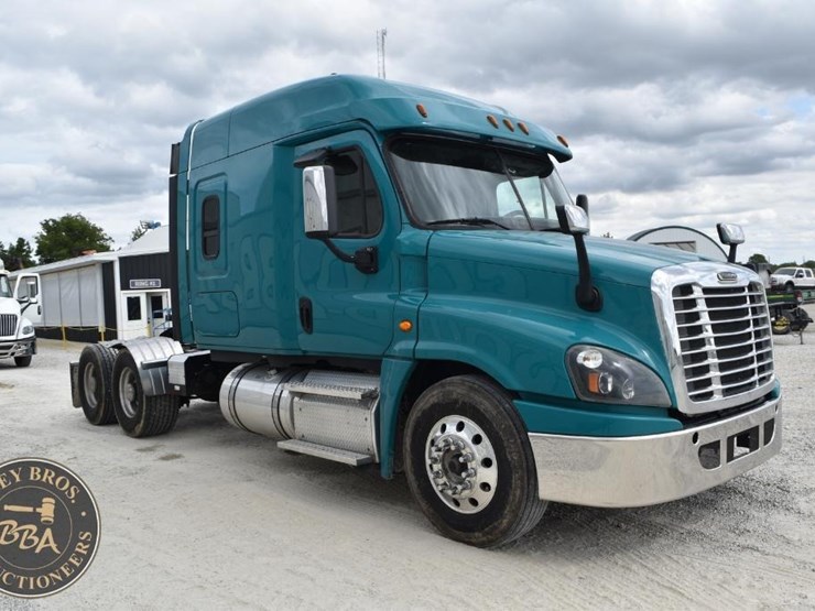 2016-freightliner-cascadia-125-image-14