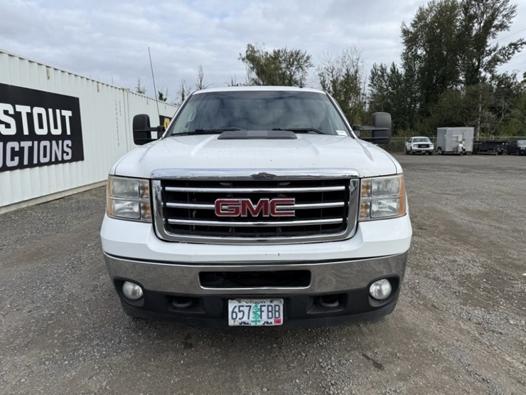 2011-gmc-sierra-2500-image-8