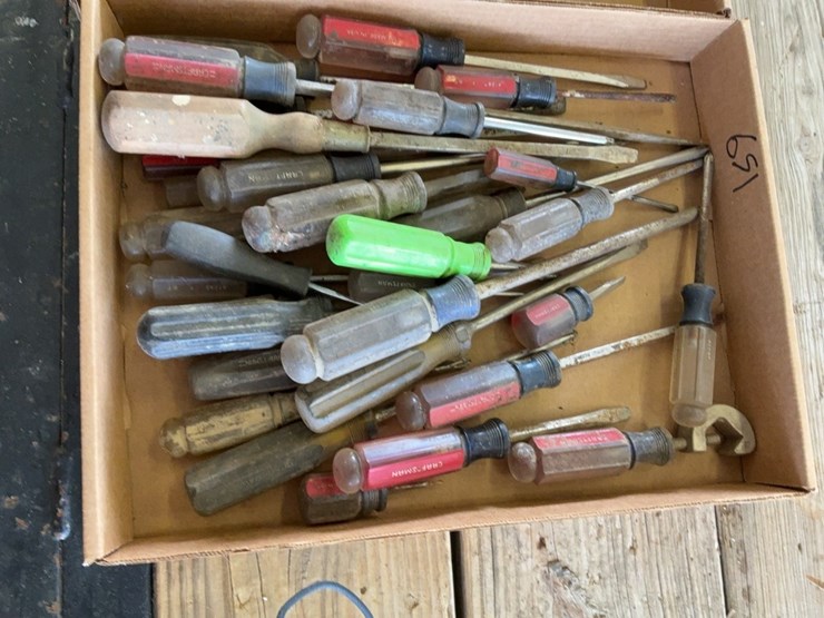 (2)-flats-of-miscellaneous-screwdrivers-image-3