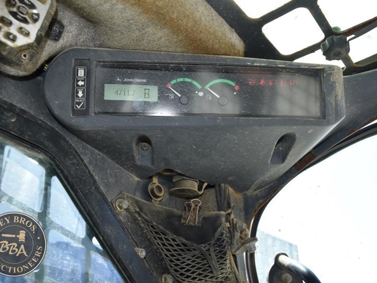 2012-deere-318d-image-27