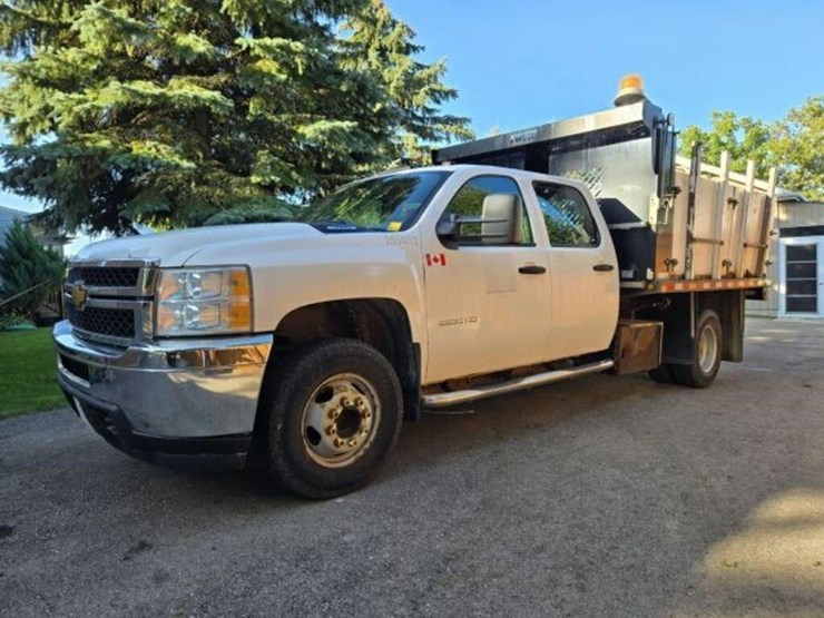 2014-chevrolet-3500-image-1