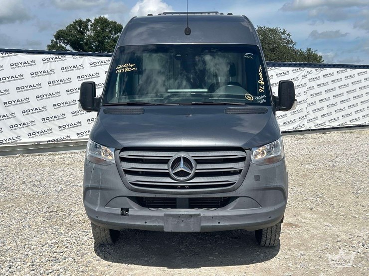 2021-mercedes-benz-sprinter-4500-image-41