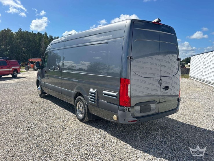 2010-mercedes-benz-sprinter-4500-image-4