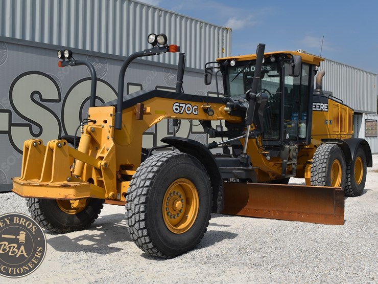 2010-deere-670g-image-2