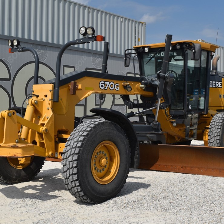 2010 DEERE 670G