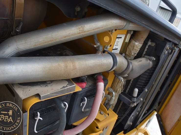2010-deere-670g-image-39