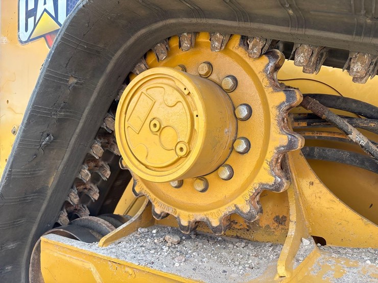2022-caterpillar-299d3-image-9