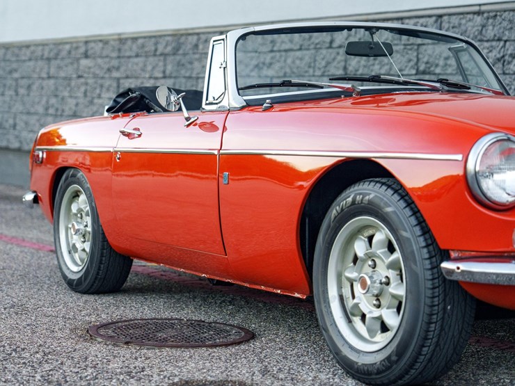 #1069-•-offered-at-no-reserve-|-1973-mg-mgb-mark-lll-convertible-image-14