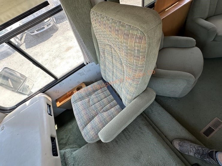 1999-safari-trek-24'-motorhome-image-53