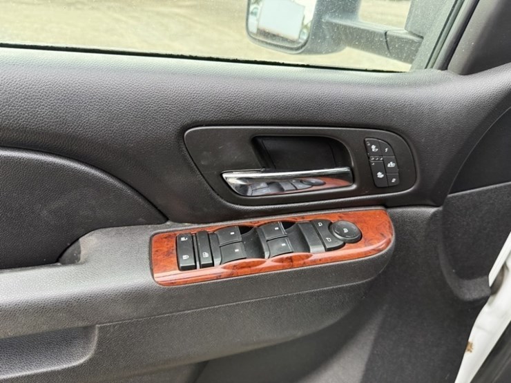 2011-gmc-sierra-2500-image-22