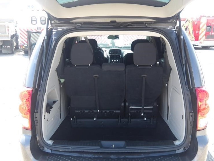 2017-dodge-grand-caravan-image-14